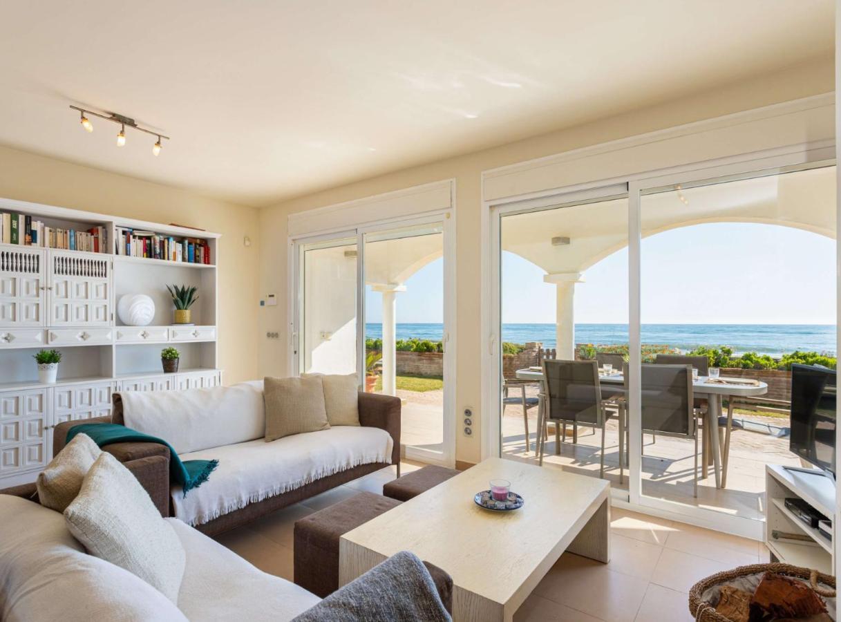 Charming Villa On The Seafront มาร์เบยา ภายนอก รูปภาพ