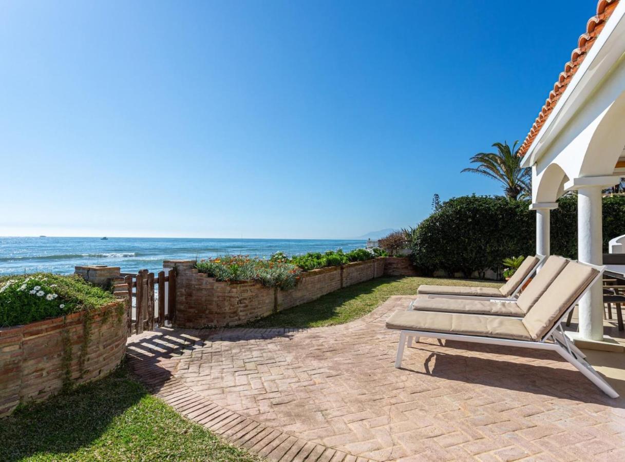 Charming Villa On The Seafront มาร์เบยา ภายนอก รูปภาพ